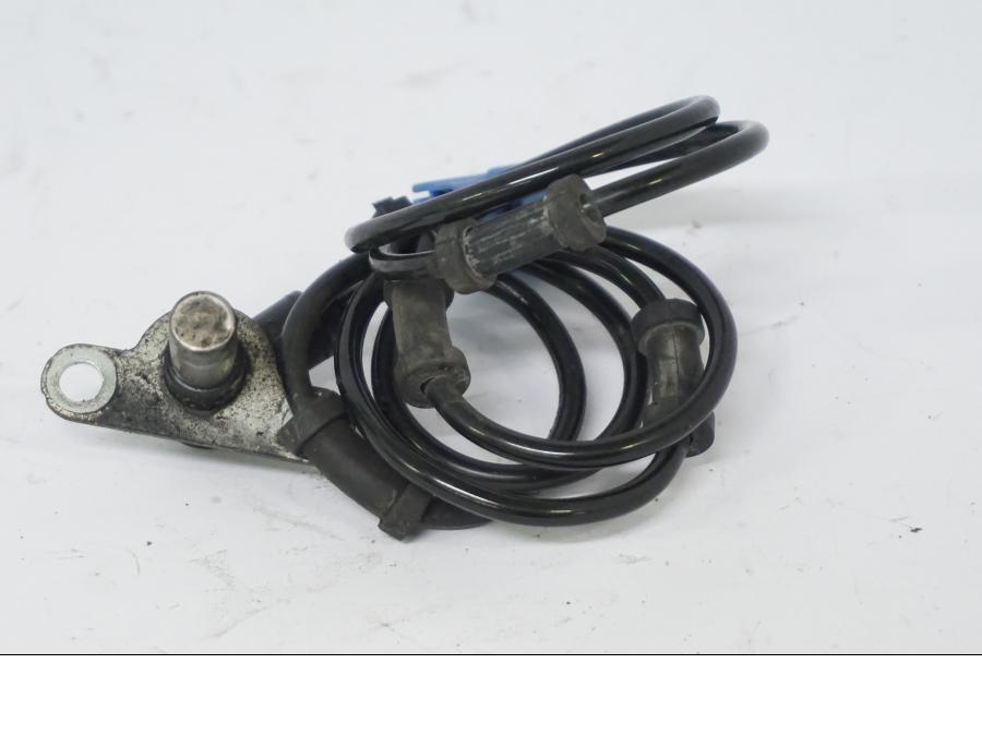 Vänster sida på ABS givare från en Honda CB 500 X -2015 motorcykel.