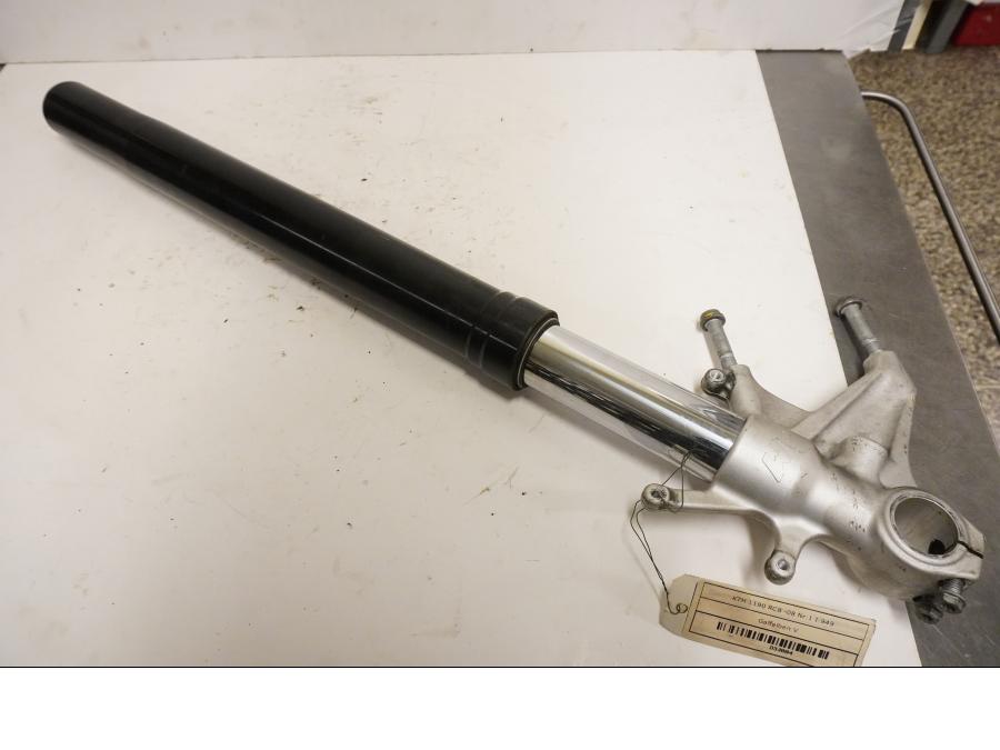 Framsidan på Gaffelben från en KTM RC8 -2008 motorcykel.