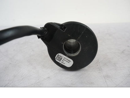 Snett nerifrån på Gasreglage från en KTM 1290 Super Duke R -2023 motorcykel.