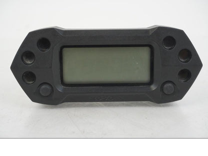 Framsidan på Instrumentpanel från en AJP PR7 -2021 motorcykel.