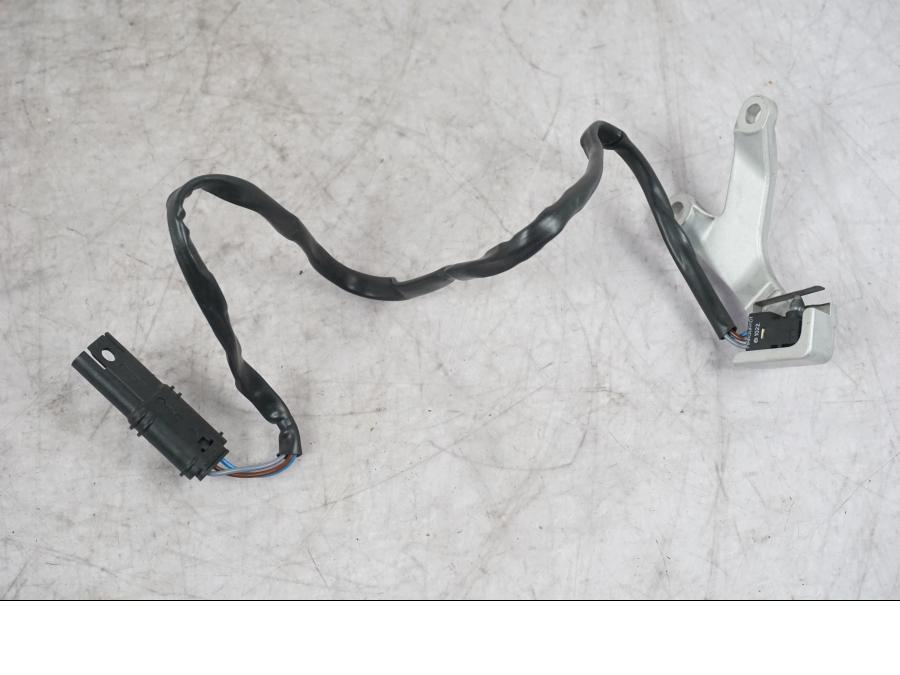 Framsidan på Bromsljuskontakt från en Ducati Multistrada V4 -2024 motorcykel.