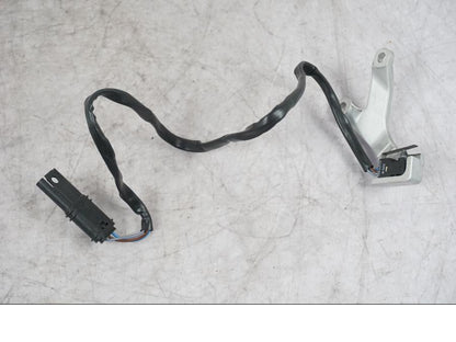 Framsidan på Bromsljuskontakt från en Ducati Multistrada V4 -2024 motorcykel.