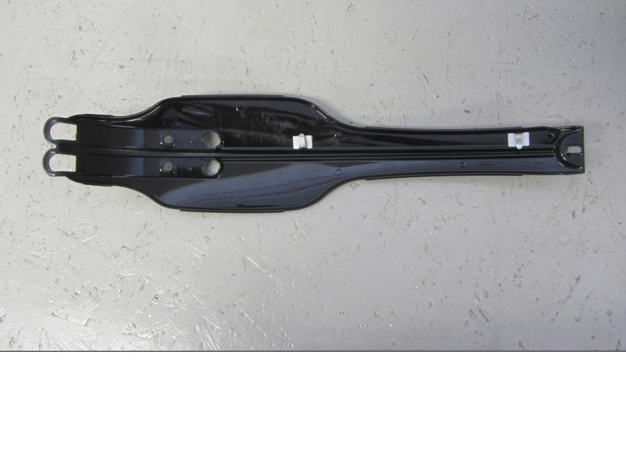 Baksidan på Bensintankdekor från en H-D Softail Breakout FXSB -2016 motorcykel.