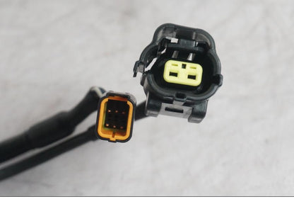 Snett uppifrån på Anslutningsenhet från en KTM 1290 Super Duke R -2022 motorcykel.