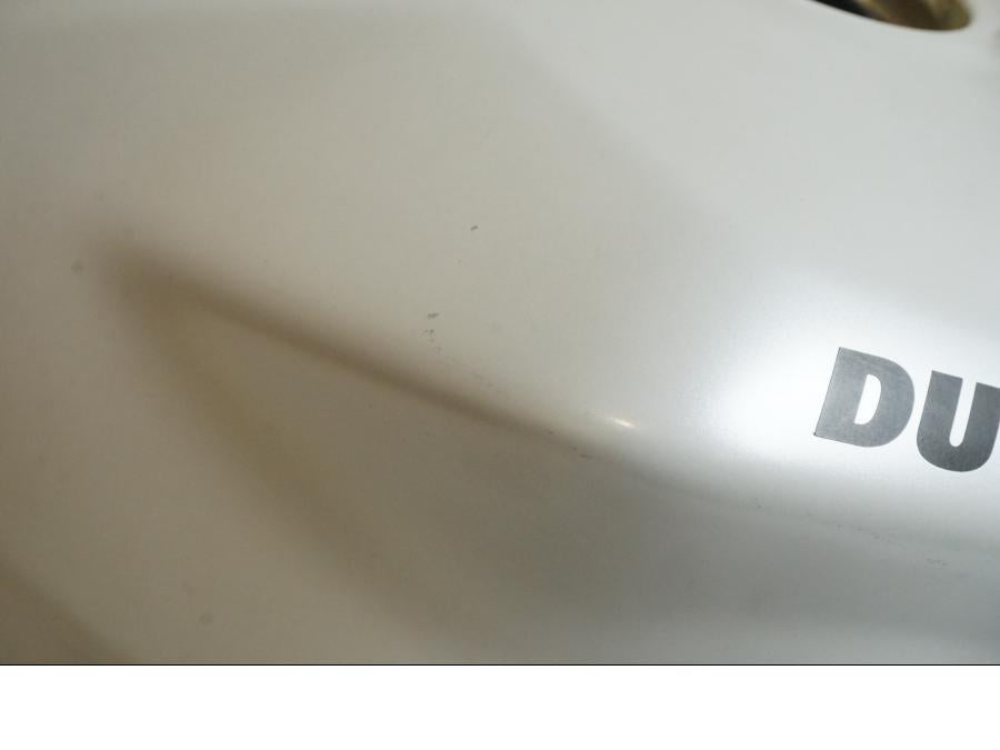 Baksidan på Bensintank från en Ducati Supersport 939 -2019 motorcykel.