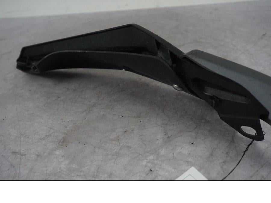 Vänster sida på Tankkåpa från en Triumph Tiger Explorer -2016 motorcykel.