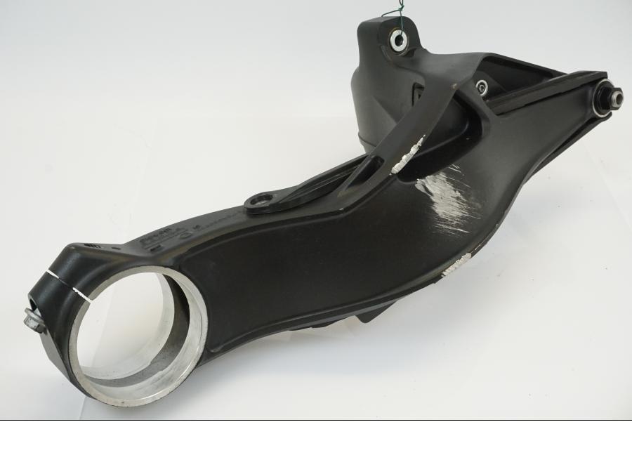 Framsidan på Sving från en KTM 1290 Super Duke -2020 motorcykel.