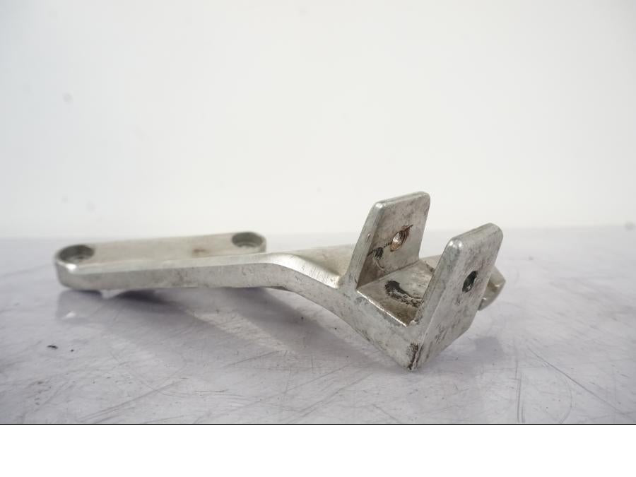 Snett uppifrån på Fotpinnefäste från en Honda CBR 125 R -2006 motorcykel.