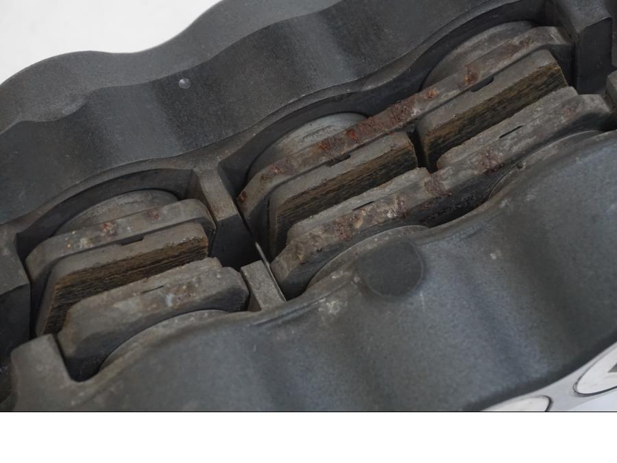 Extrabild1 på Bromsok från en Yamaha YZF 1000 R1 -2009 motorcykel.