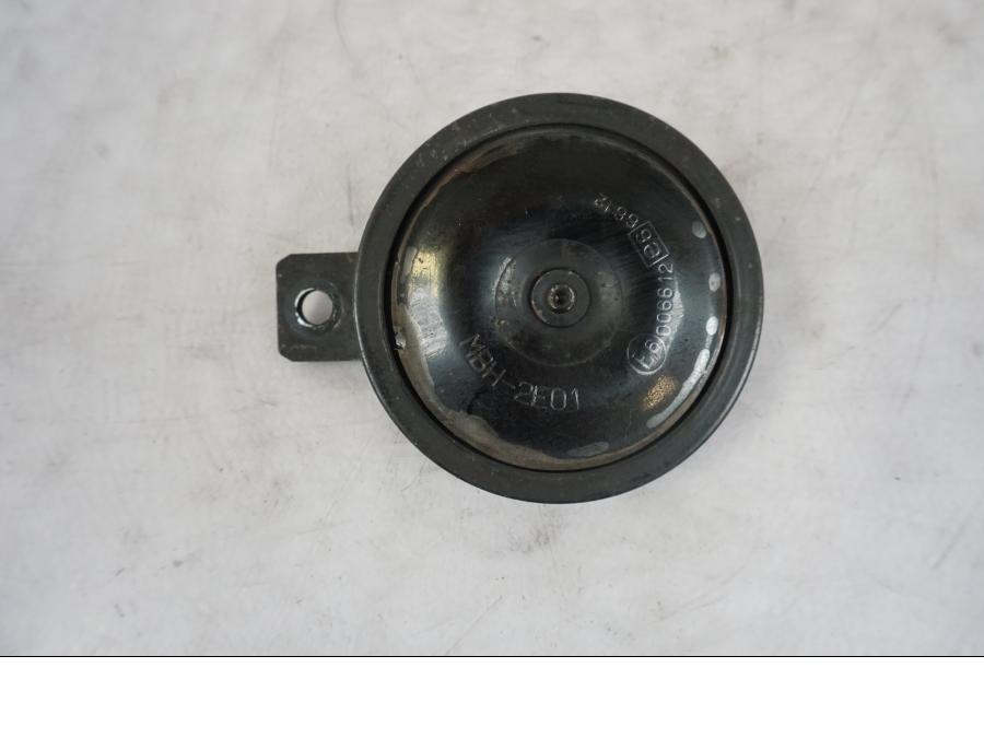 Framsidan på Signalhorn / Tuta från en Honda VTR 1000 F -1997 motorcykel.