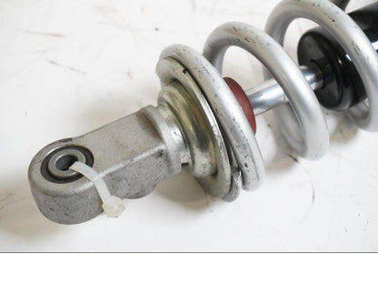 Baksidan på Stötdämpare från en Yamaha FZ-1 N -2006 motorcykel.