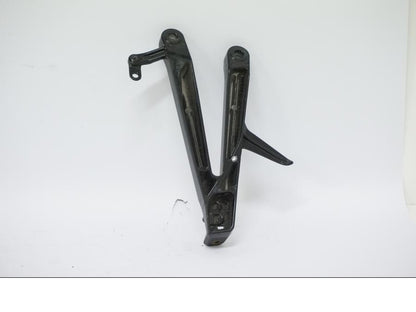 Baksidan på Fotpinnefäste från en Honda CBR 1000 RR -2006 motorcykel.