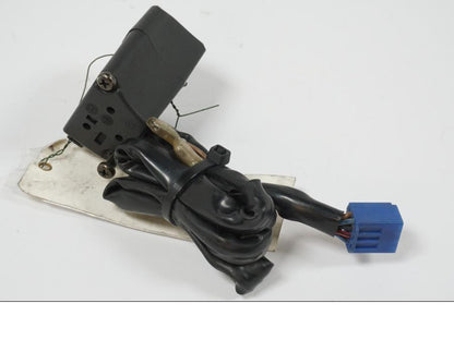 Snett uppifrån på Styrelreglage från en Yamaha YZF 1000 R1 -2003 motorcykel.