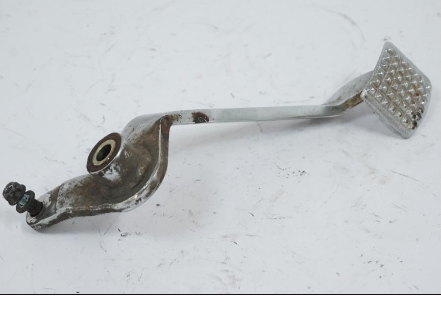 Framsidan på Bromspedal från en Honda VT 600 C -1995 motorcykel.