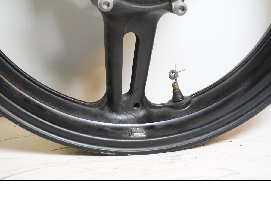 Extrabild5 på Fälg från en Yamaha FJR 1300 -2016 motorcykel.