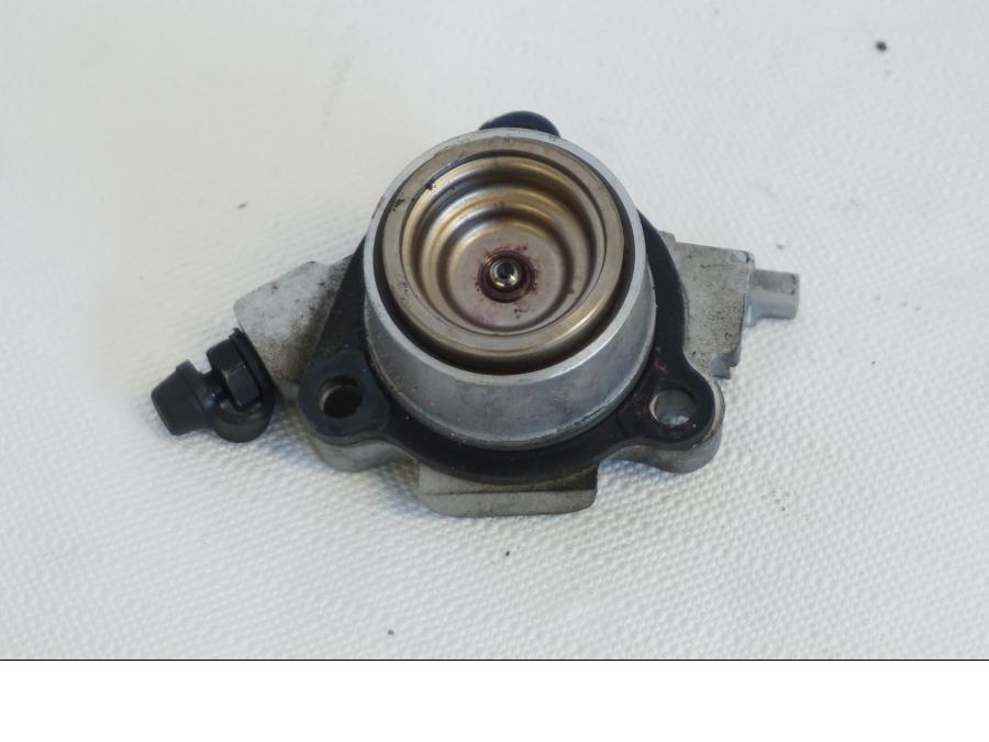 Baksidan på Kopplingslavcylinder från en Kawasaki VN 1500 Mean Streak -2002 motorcykel.