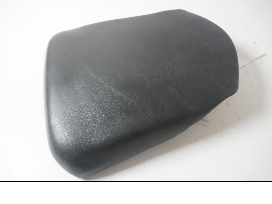 Baksidan på Sadel från en Hyosung GT 650 -2006 motorcykel.