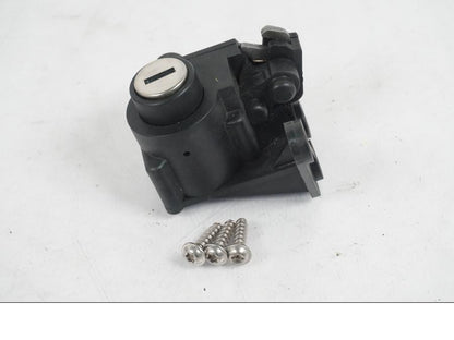 Snett nerifrån på <p>Låssats från BMW R 1200 RT 2013.</p>

<p>Tändningslås (endast mekanismen), tanklock, sadellås, larmdosa, 1st nyckel och 1st dosa.</p> motorcykel.