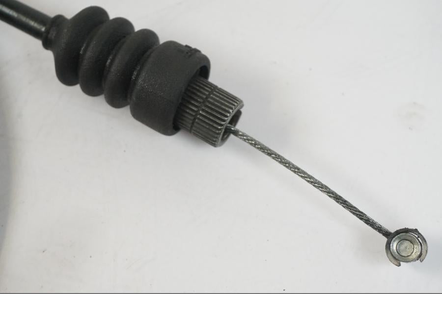 Baksidan på Kopplingsvajer från en Aprilia RS 125 -2000 motorcykel.