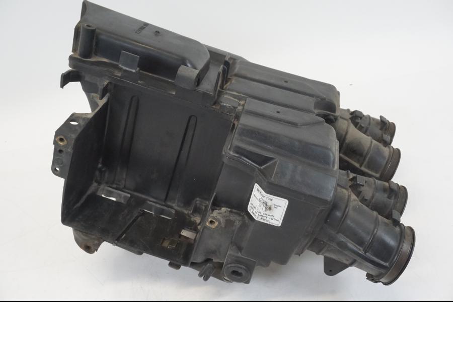 Framsidan på Luftburk från en Honda CB 750 -2002 motorcykel.