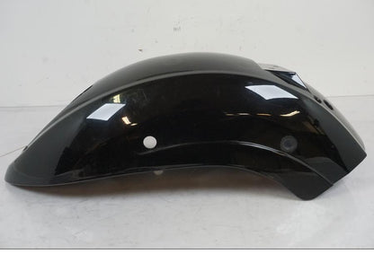 Snett nerifrån på <p>Bakskärm från Kawasaki VN 900 Custom 2007.</p>

<p>Lackskador, skrapmärke, repor se bilder.</p> motorcykel.