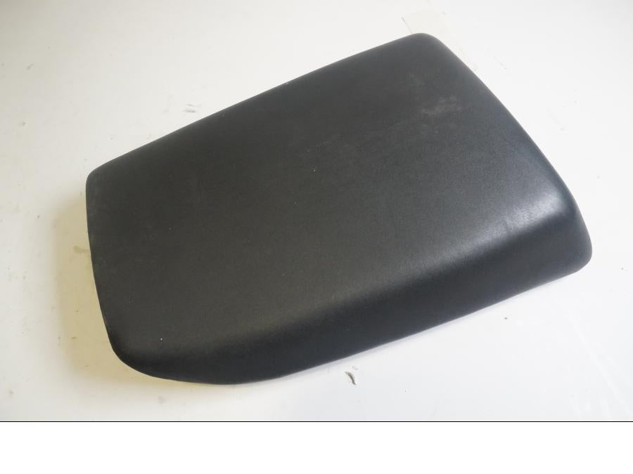 Baksidan på Sadel från en Kawasaki ZX-7R -1996 motorcykel.