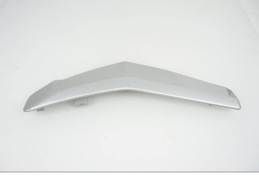 Baksidan på Vattenkylkåpa från en Ducati Streetfighter V2 -2023 motorcykel.