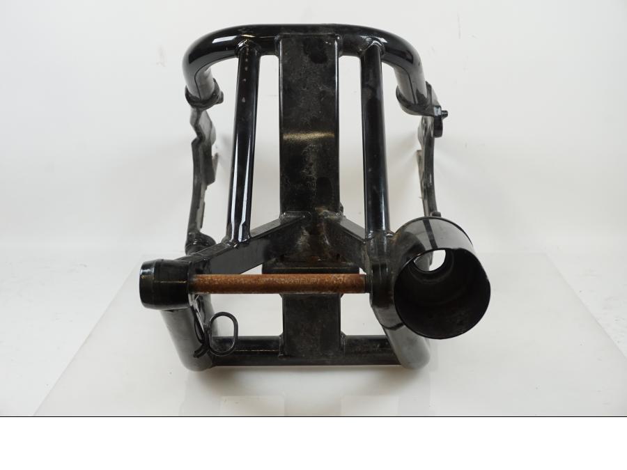 Vänster sida på Sving från en Yamaha XVS 1100 -2001 motorcykel.