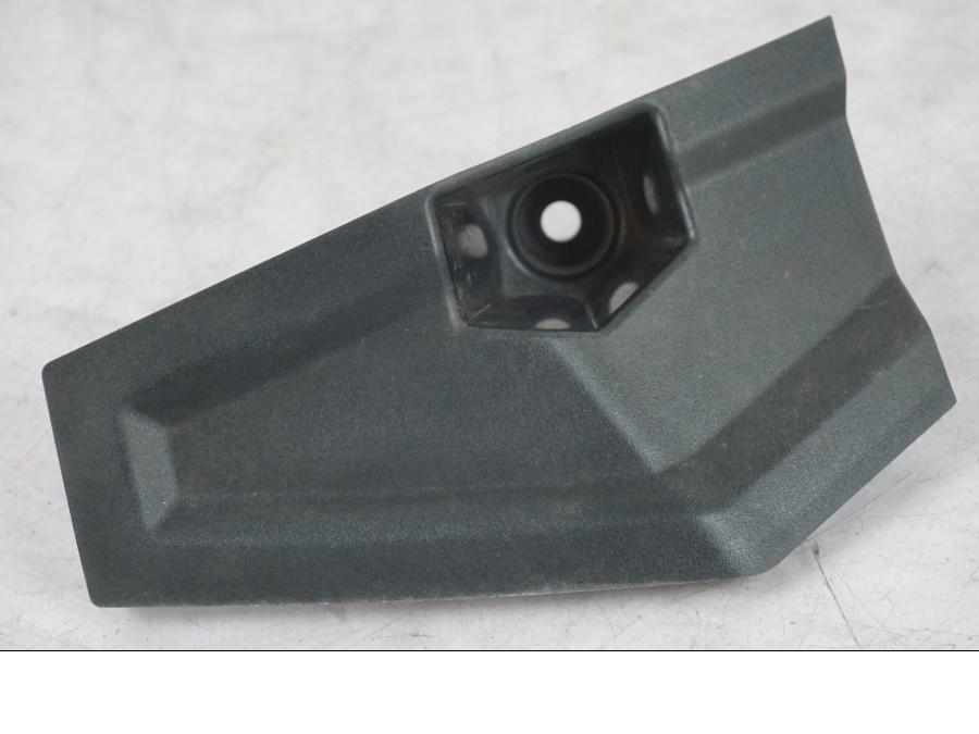 Framsidan på Strålkastarkåpa från en Triumph Tiger Explorer -2013 motorcykel.