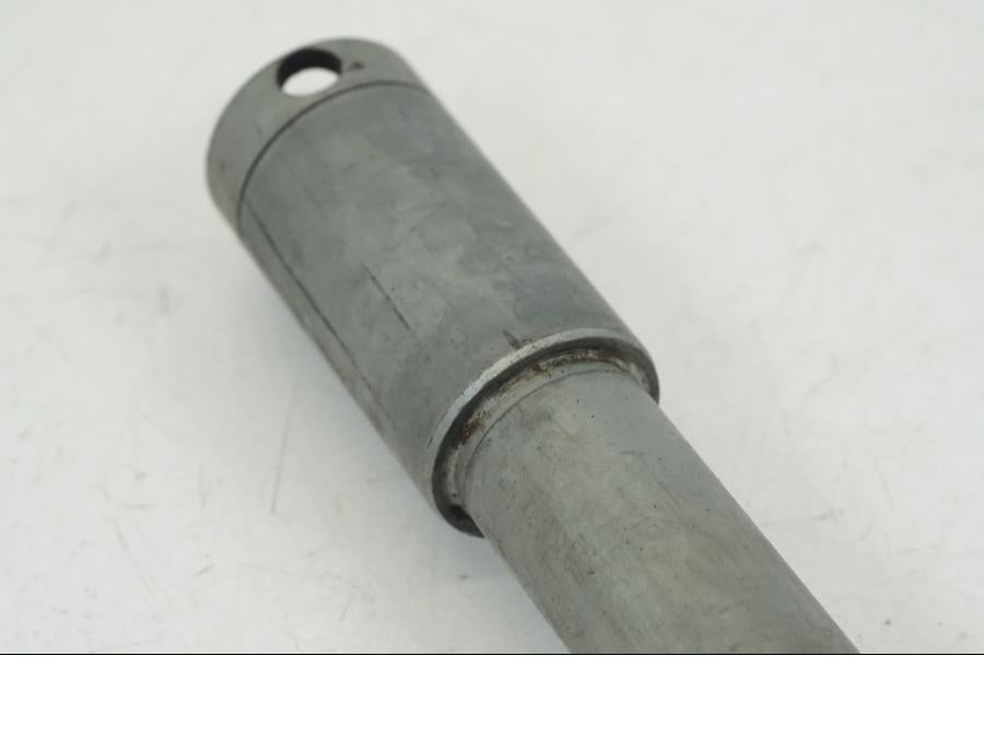 Snett uppifrån på Axel från en Honda CB 750 -2002 motorcykel.