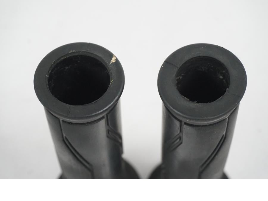 Höger sida på Gummihandtag från en Yamaha YZF 1000 R1 -2007 motorcykel.