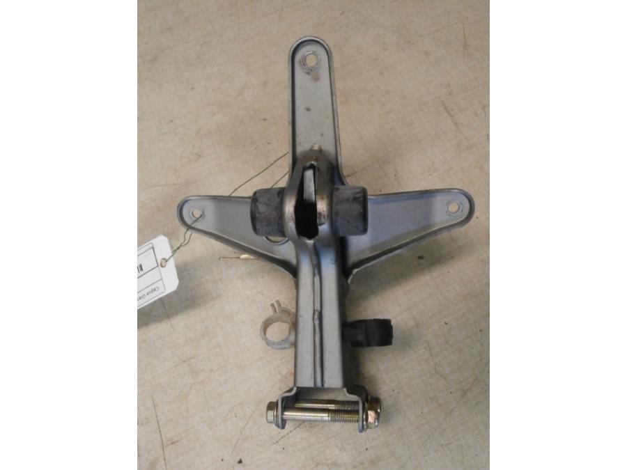 Framsidan på Instrumentpanelsfäste från en Cagiva Gran Canyon 900 ie -1998 motorcykel.