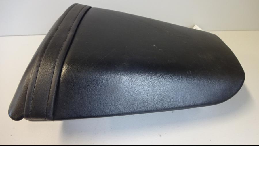 Baksidan på Sadel från en Honda CBR 600 -2002 motorcykel.