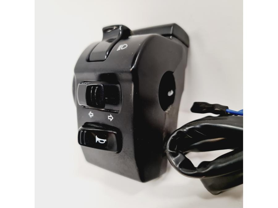 Höger sida på Styrelreglage från en Kawasaki VN 1700 Classic Tourer -2009 motorcykel.