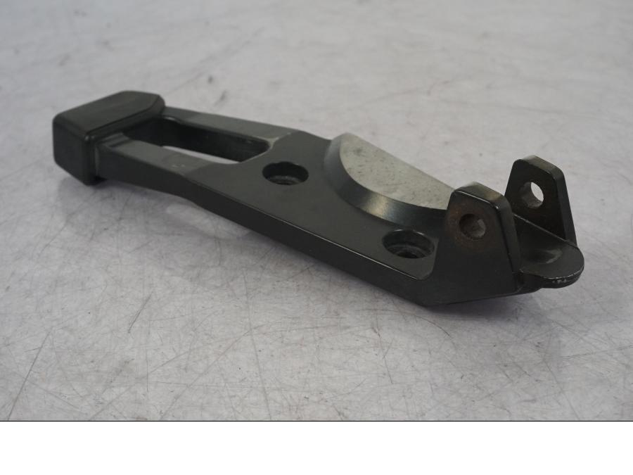 Baksidan på Fotpinnefäste från en BMW R 1100 GS -1998 motorcykel.