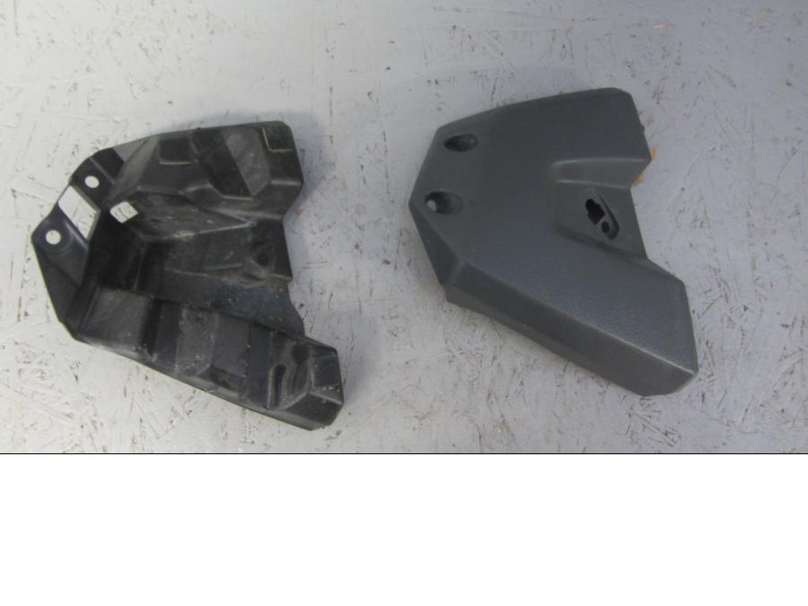 Baksidan på Sidkåpa från en Yamaha XT660Z Tenere -2009 motorcykel.