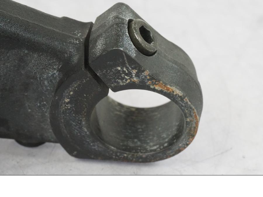 Snett uppifrån på Gaffelkrona från en Suzuki VL 800 -2002 motorcykel.