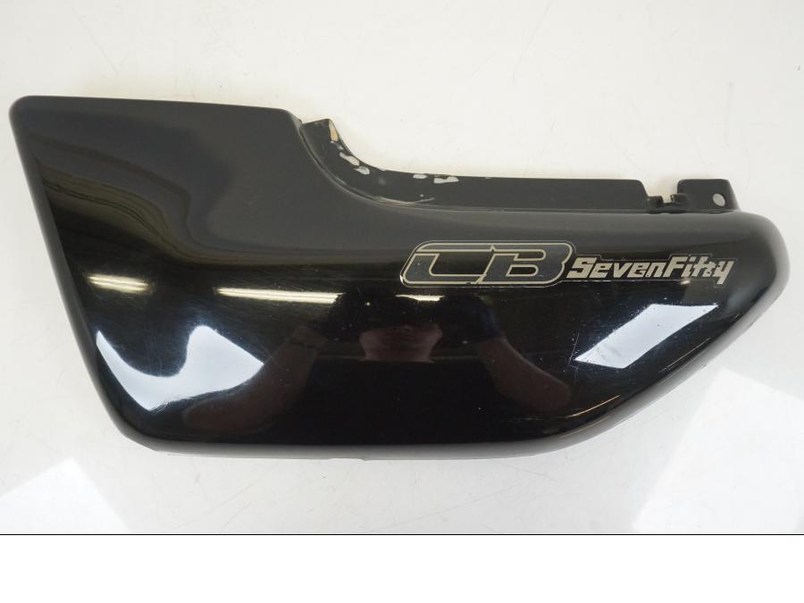 Framsidan på Sidopanel från en Honda CB 750 -2002 motorcykel.