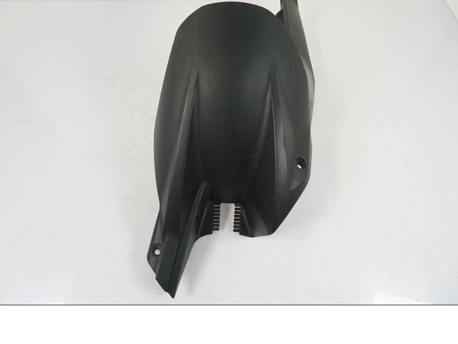 Baksidan på Svingskärm från en KTM 1290 Super Duke R -2015 motorcykel.