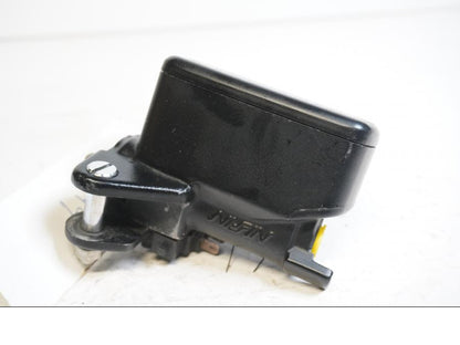 Baksidan på Bromshuvudcylinder från en Honda VFR 800 -1998 motorcykel.