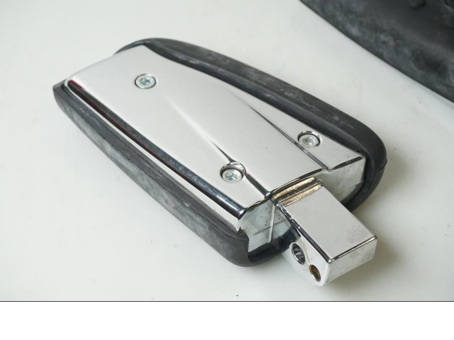 Vänster sida på Fotpinne från en BMW K 1200 LT -2000 motorcykel.