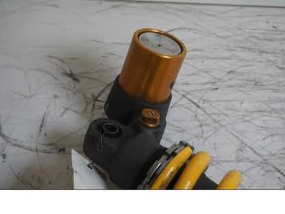 Vänster sida på Stötdämpare från en Triumph Daytona 675 -2006 motorcykel.