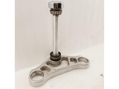 Höger sida på Gaffelkrona från en H-D V-Rod 1130 -2005 motorcykel.