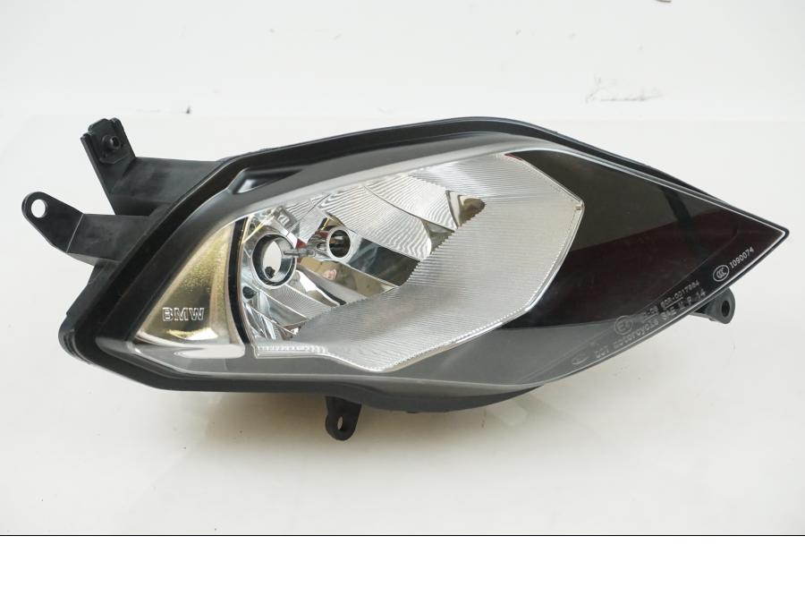 Framsidan på Strålkastare från en BMW S 1000 XR -2016 motorcykel.