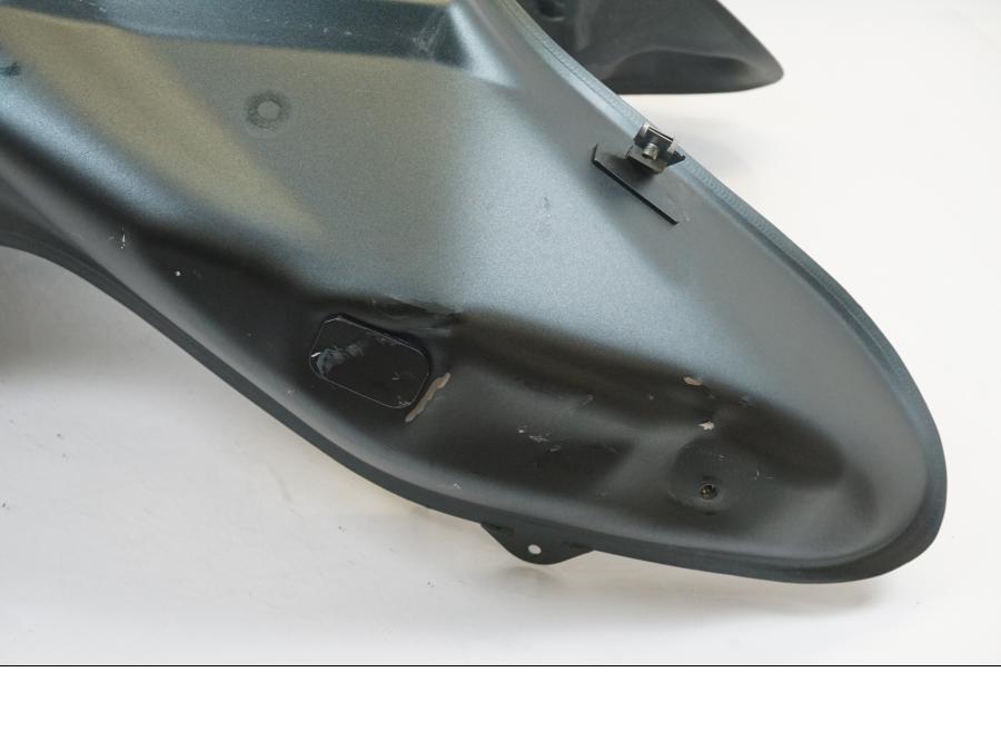 Höger sida på Bensintank från en Triumph Tiger 1200 -2018 motorcykel.