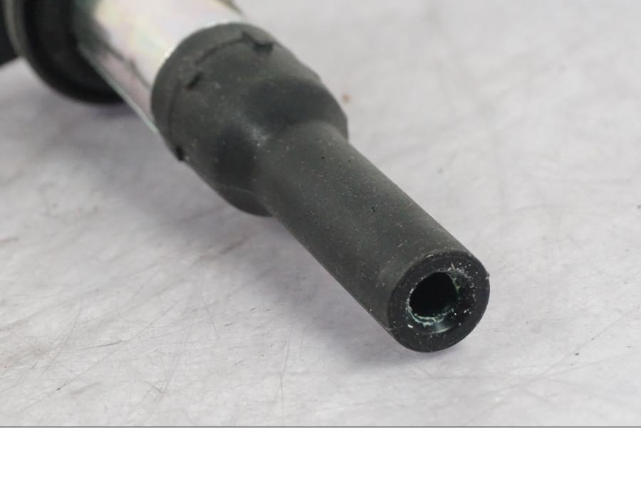 Vänster sida på Tändspole från en Ducati Multistrada V4 -2024 motorcykel.