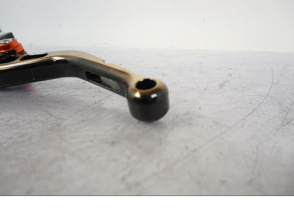 Snett uppifrån på Kopplingsgrepp från en KTM 990 Super Duke -2006 motorcykel.