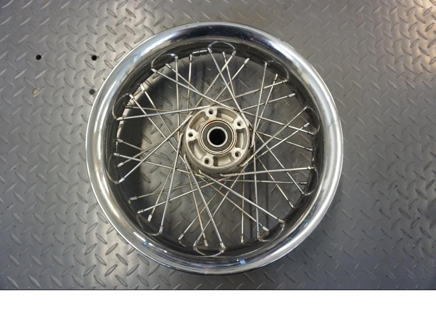 Baksidan på Fälg från en H-D Touring Road King Classic FLHRCI -2008 motorcykel.