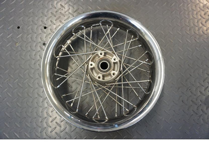 Baksidan på Fälg från en H-D Touring Road King Classic FLHRCI -2008 motorcykel.