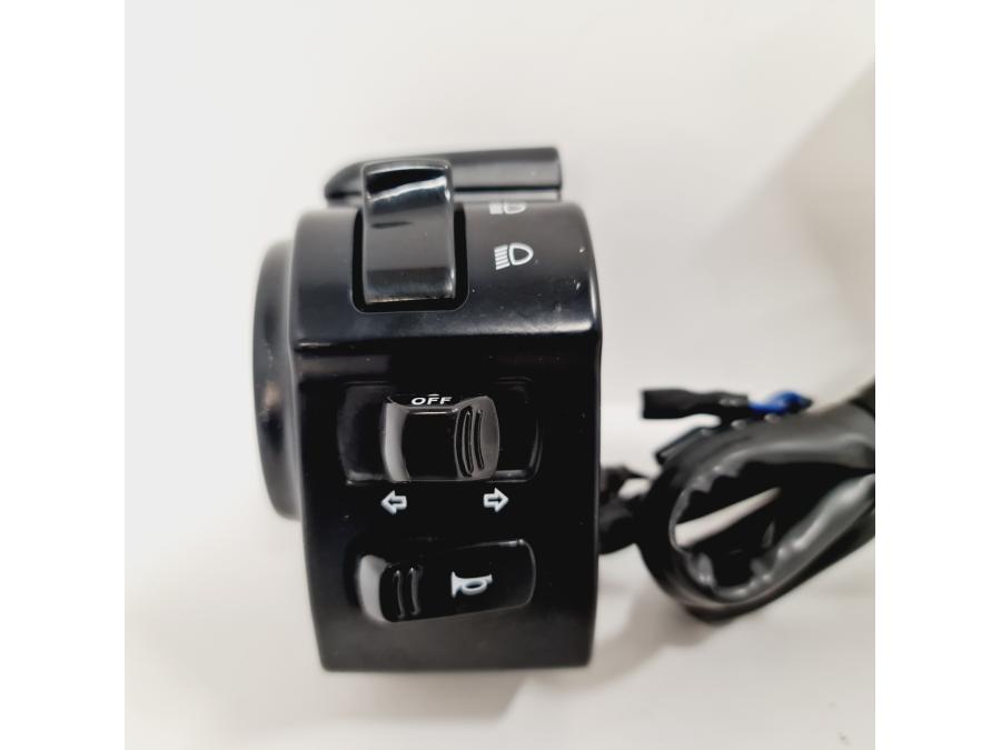 Framsidan på Styrelreglage från en Kawasaki VN 1700 Classic Tourer -2009 motorcykel.